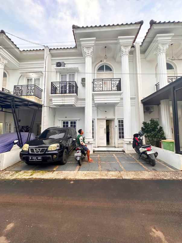 dijual rumah bambu apus