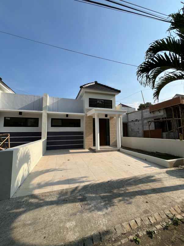 dijual rumah baru kawasan cluster dau dekat kota batu