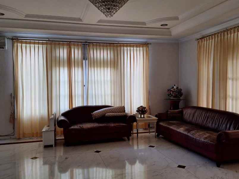 dijual rumah bintang diponggo pakis