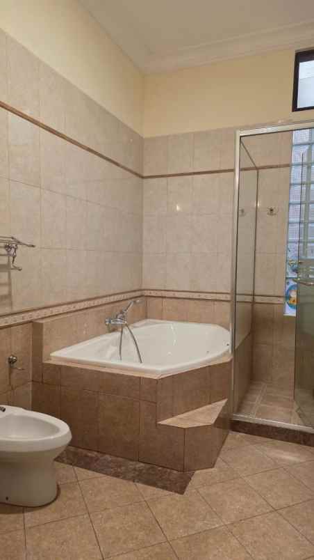 dijual rumah bukit gading mediterania