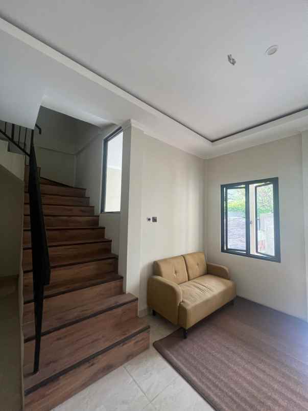 dijual rumah cireundeu