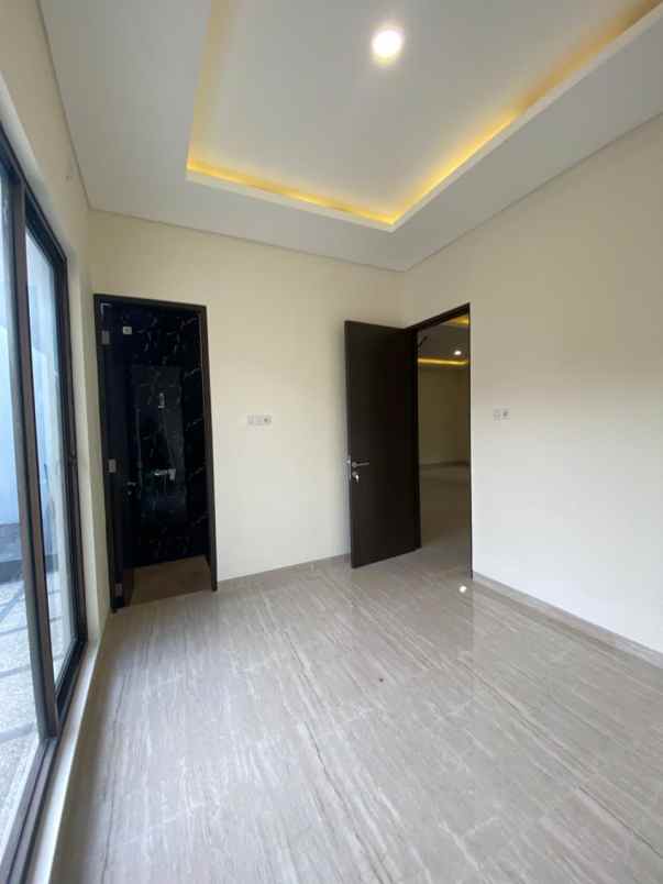 dijual rumah citraland international