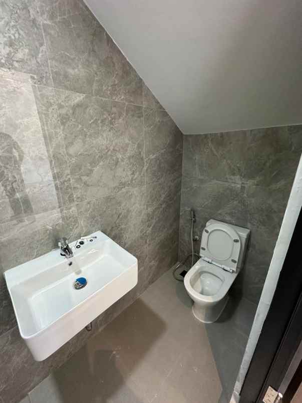 dijual rumah citraland the greenlake