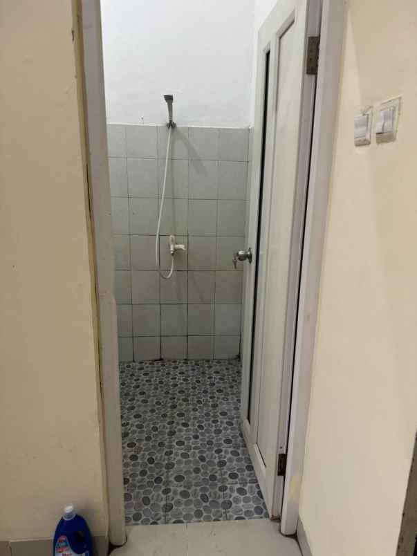 dijual rumah cluster di jl jambore