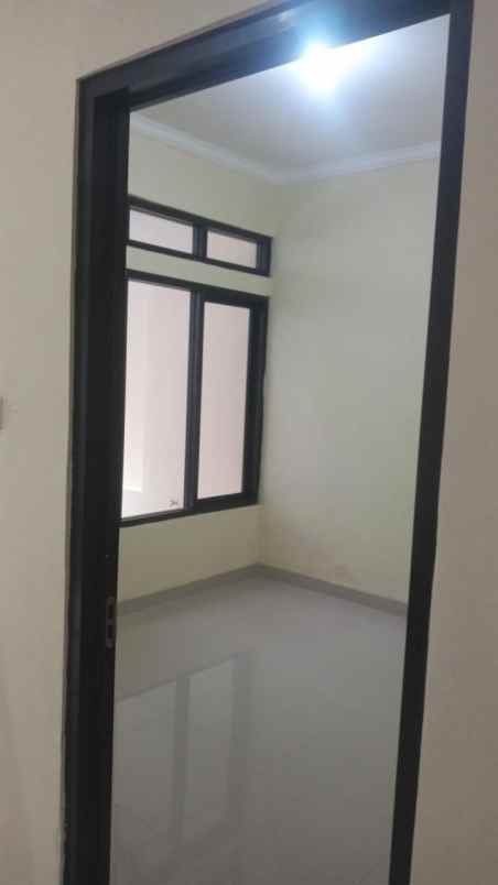 dijual rumah cluster di jl jambore