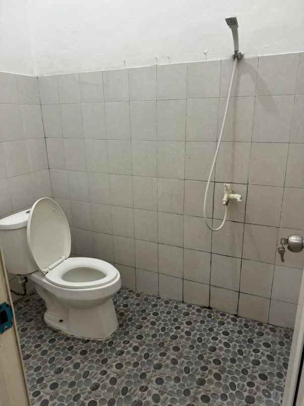 dijual rumah cluster di jl jambore