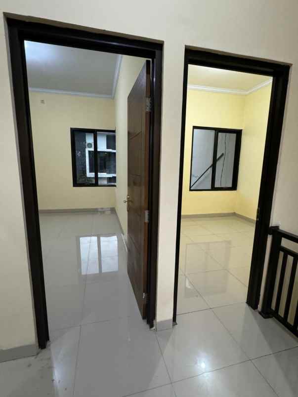 dijual rumah cluster di jl jambore