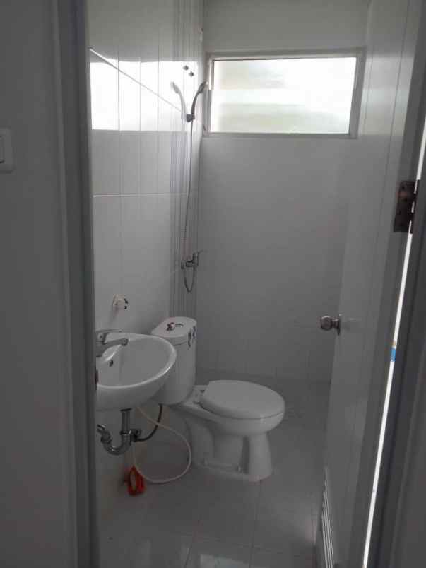 dijual rumah cluster malibu village