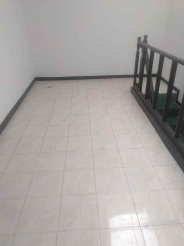 dijual rumah cluster taman sari kota