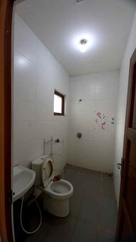 dijual rumah cluster zebrina jgc