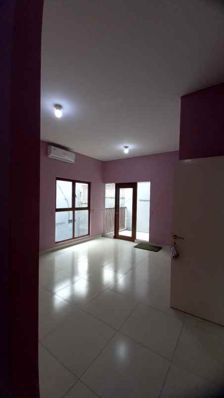 dijual rumah cluster zebrina jgc