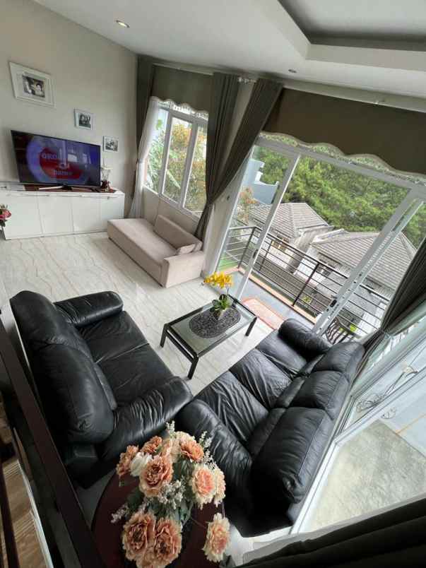 dijual rumah dago pakar