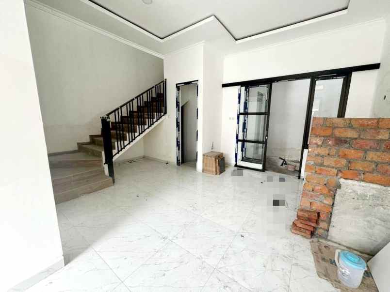 dijual rumah darmo harapan indah
