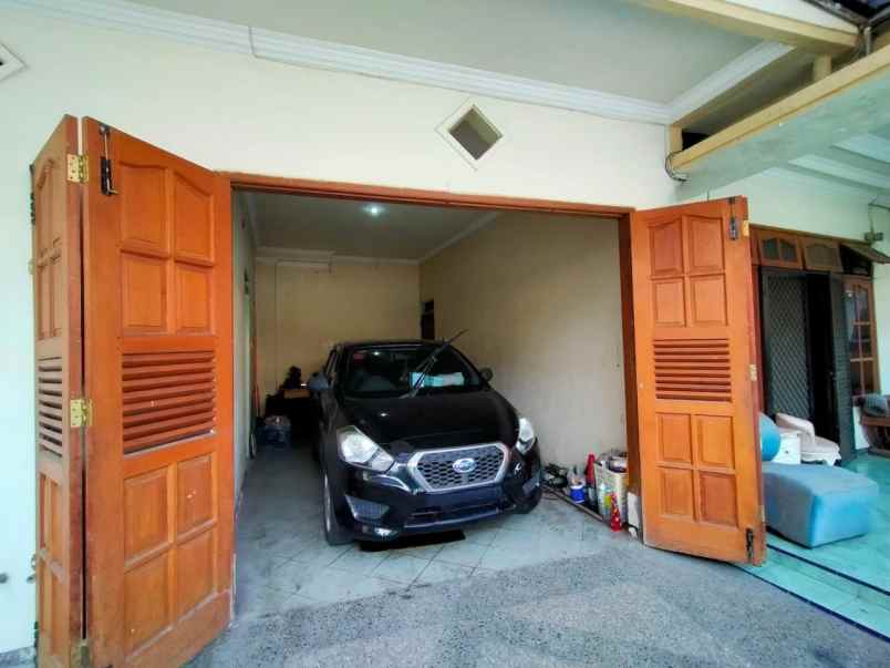 dijual rumah darmo permai selatan