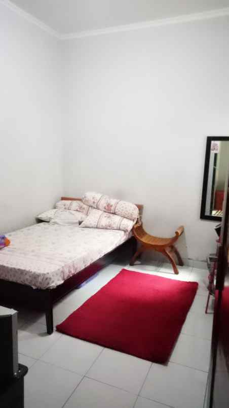 dijual rumah dekat graha raya