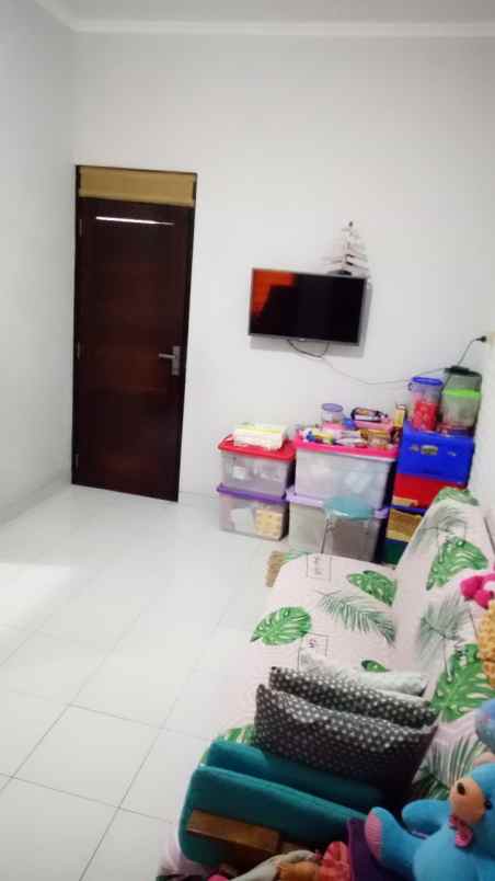 dijual rumah dekat graha raya