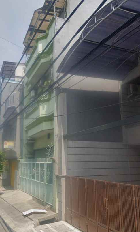 dijual rumah depan gerbang smpn no 42