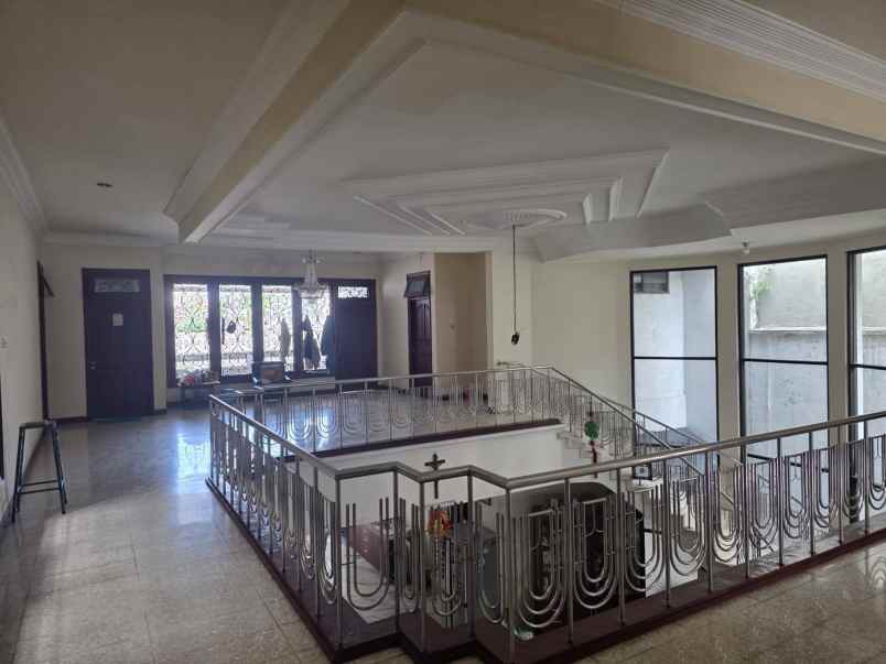 dijual rumah dharmahusada indah