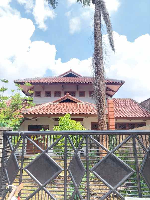 dijual rumah di cirendeu ciputat tangerang selatan