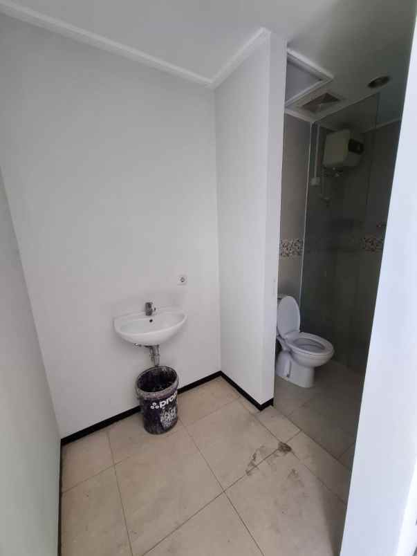 dijual rumah di citraland surabaya