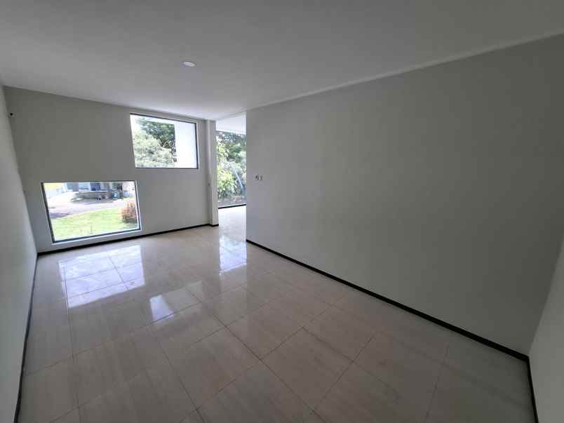 dijual rumah di citraland surabaya