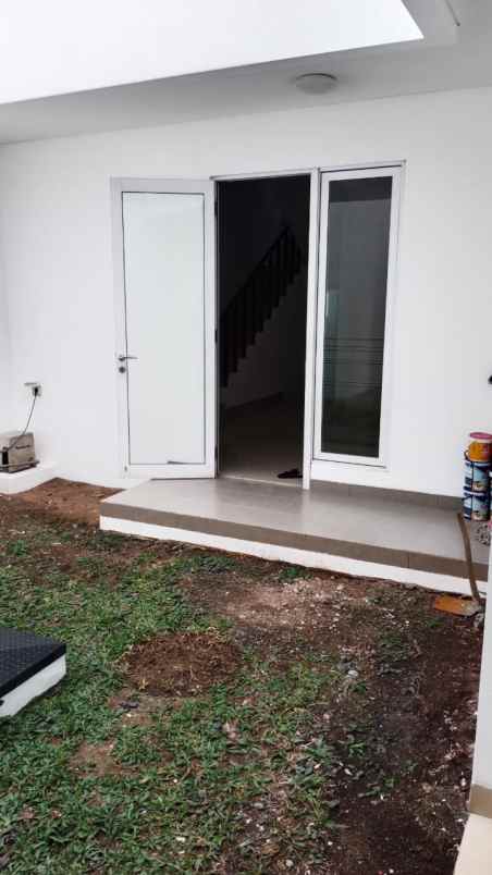 dijual rumah di cluster vernonia summarecon bekasi