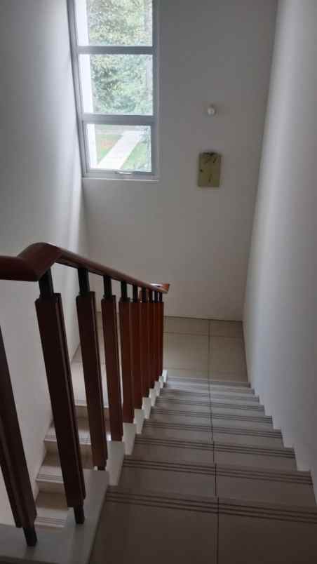 dijual rumah di cluster vernonia summarecon bekasi