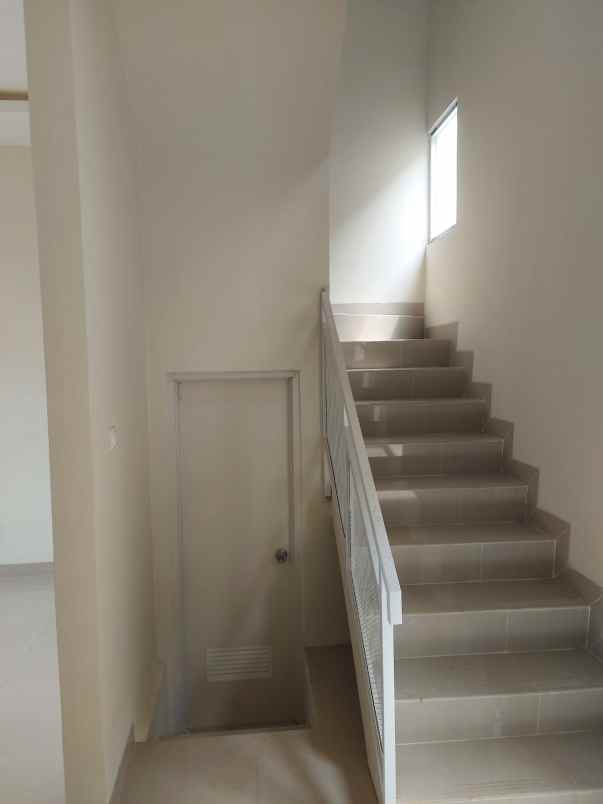 dijual rumah di jl raya banjaran pucung