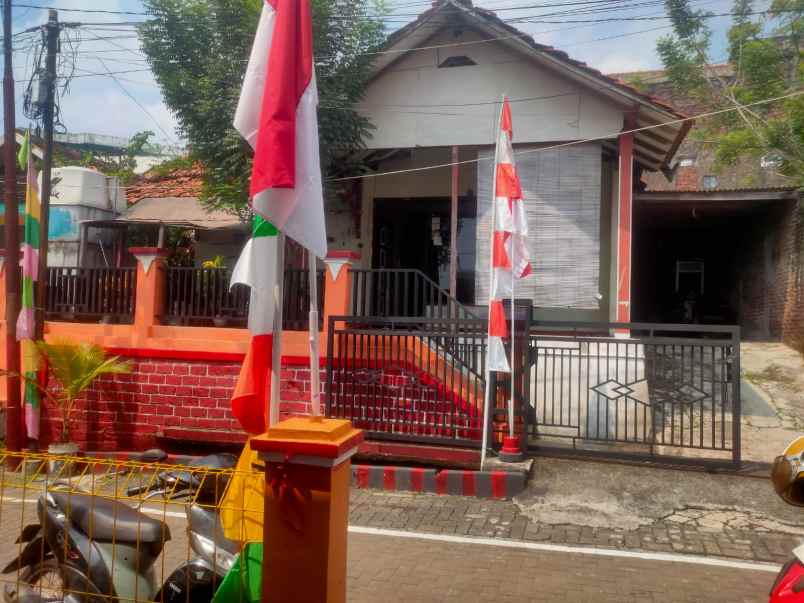 dijual rumah di kumudasmoro semarang