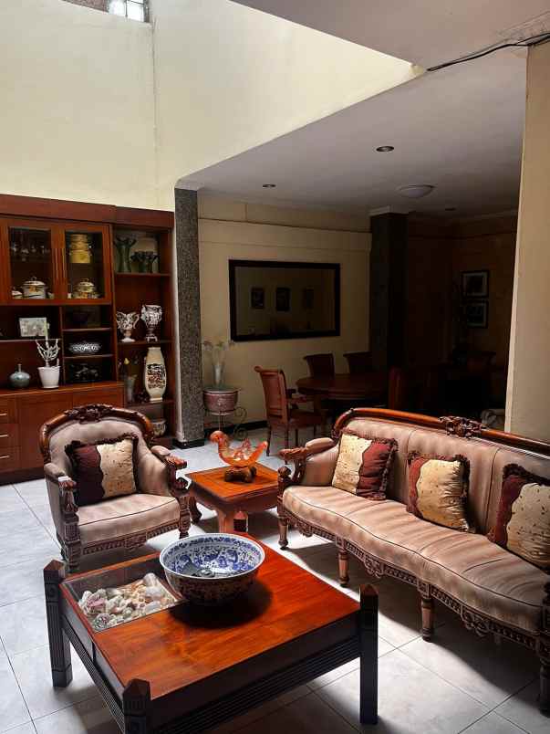 dijual rumah di tomang jakarta barat