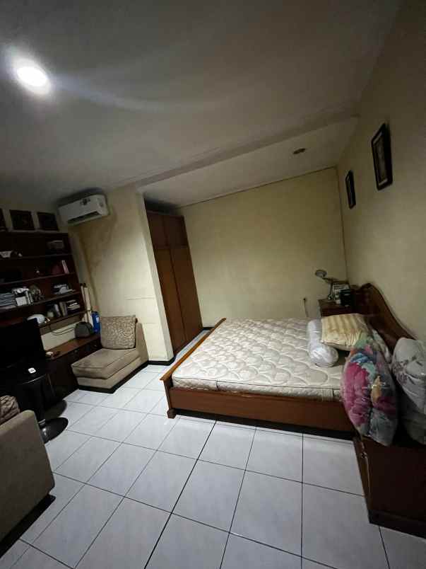 dijual rumah di tomang jakarta barat