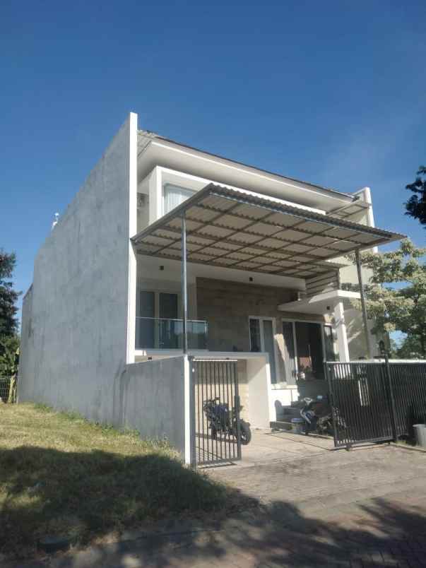 dijual rumah east emerlad mansion