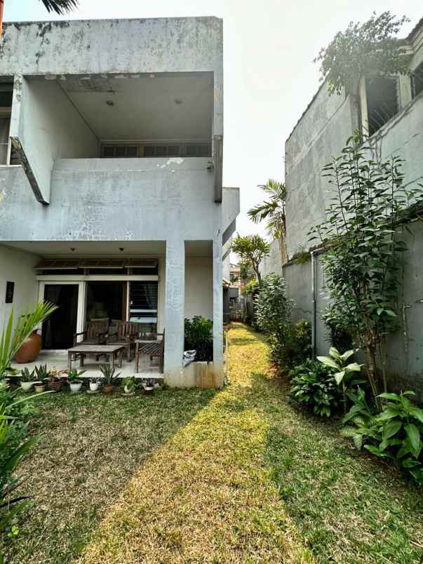 dijual rumah gandaria selatan