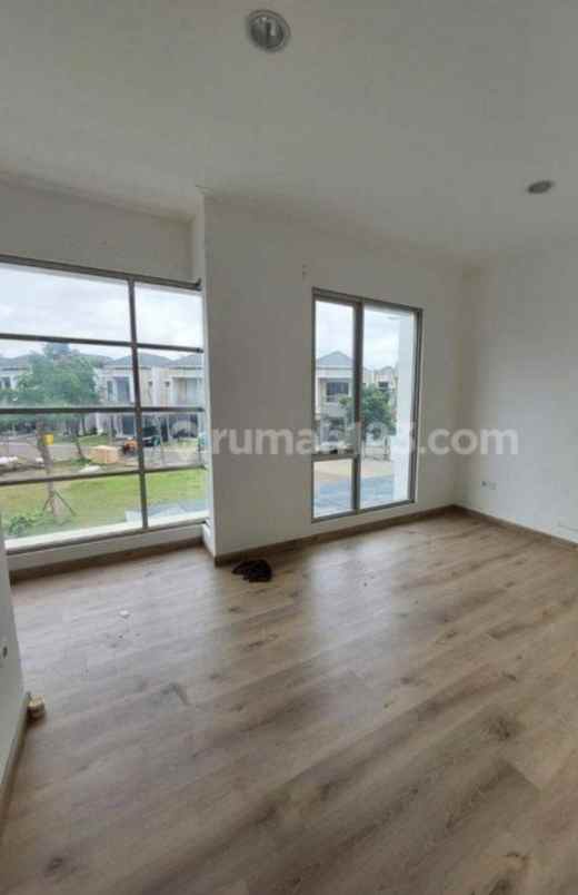 dijual rumah golf island cluster