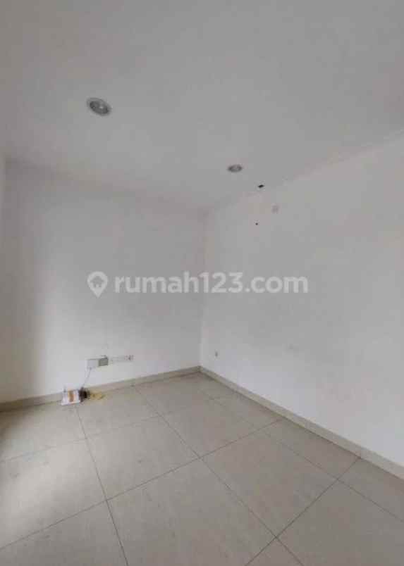 dijual rumah golf island cluster