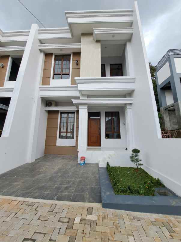 dijual rumah grafika