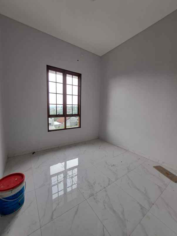 dijual rumah grafika