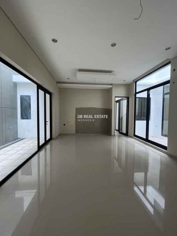 dijual rumah graha famili