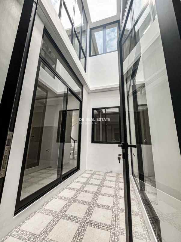 dijual rumah graha famili