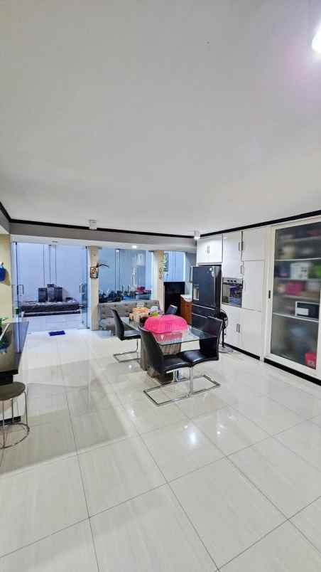 dijual rumah graha famili blok yy