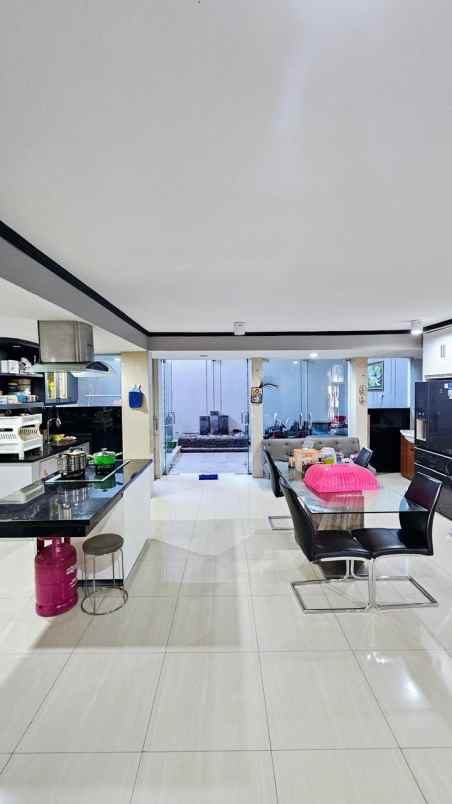 dijual rumah graha famili blok yy