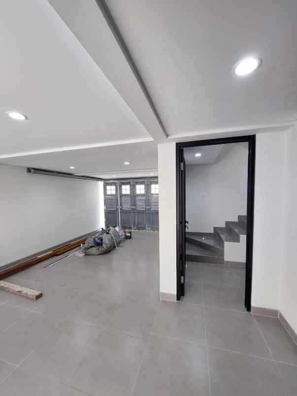 dijual rumah graha family