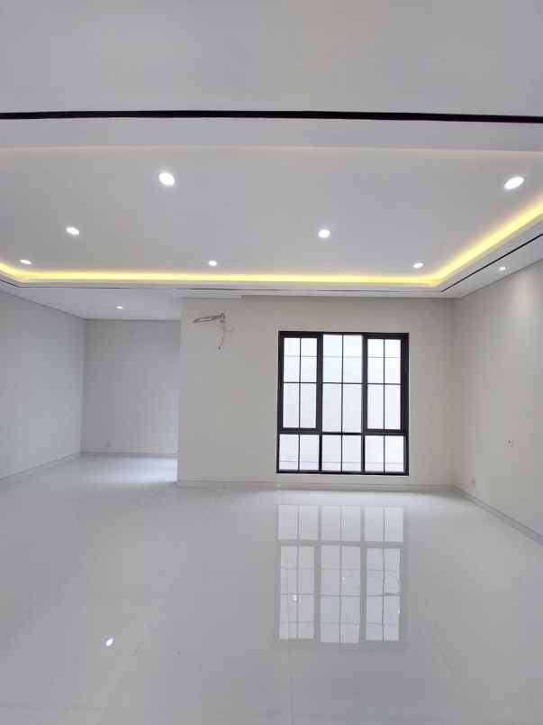 dijual rumah graha family