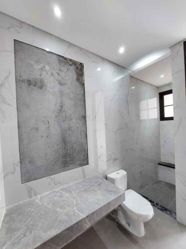 dijual rumah graha family