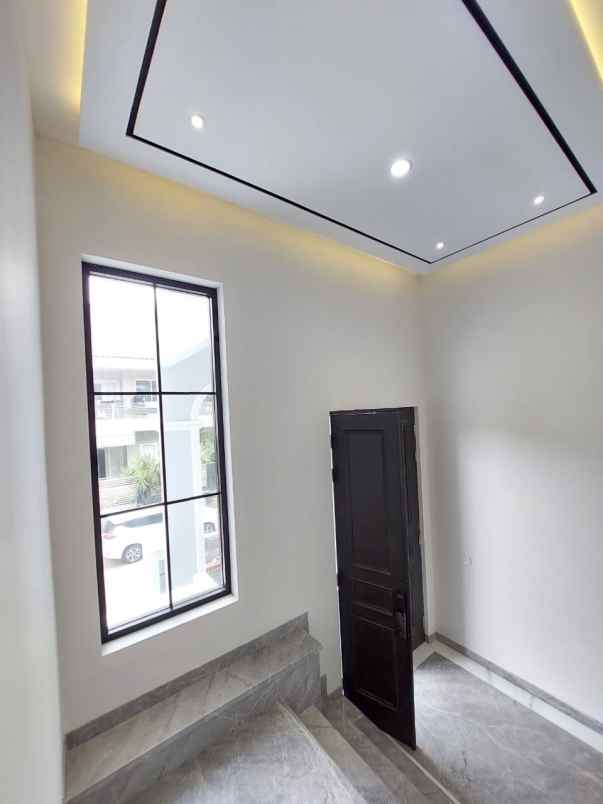 dijual rumah graha family