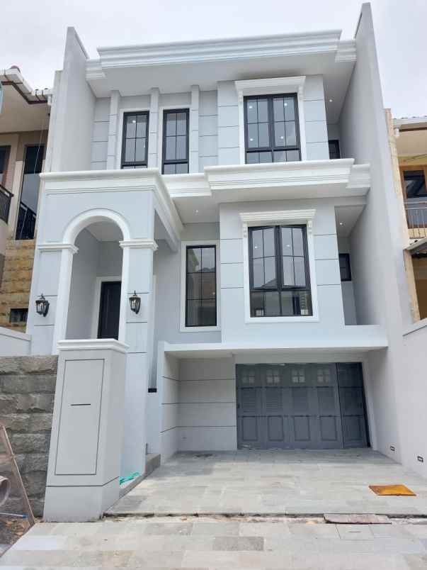 dijual rumah graha family