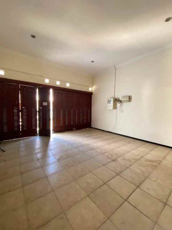 dijual rumah graha family