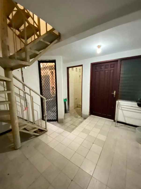 dijual rumah graha family