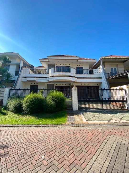 dijual rumah graha family