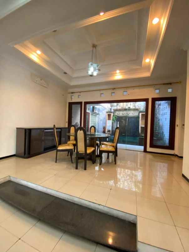 dijual rumah graha family